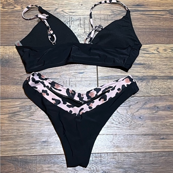 Leopard Print High Cut Bikini Size Small - Picture 3 of 3